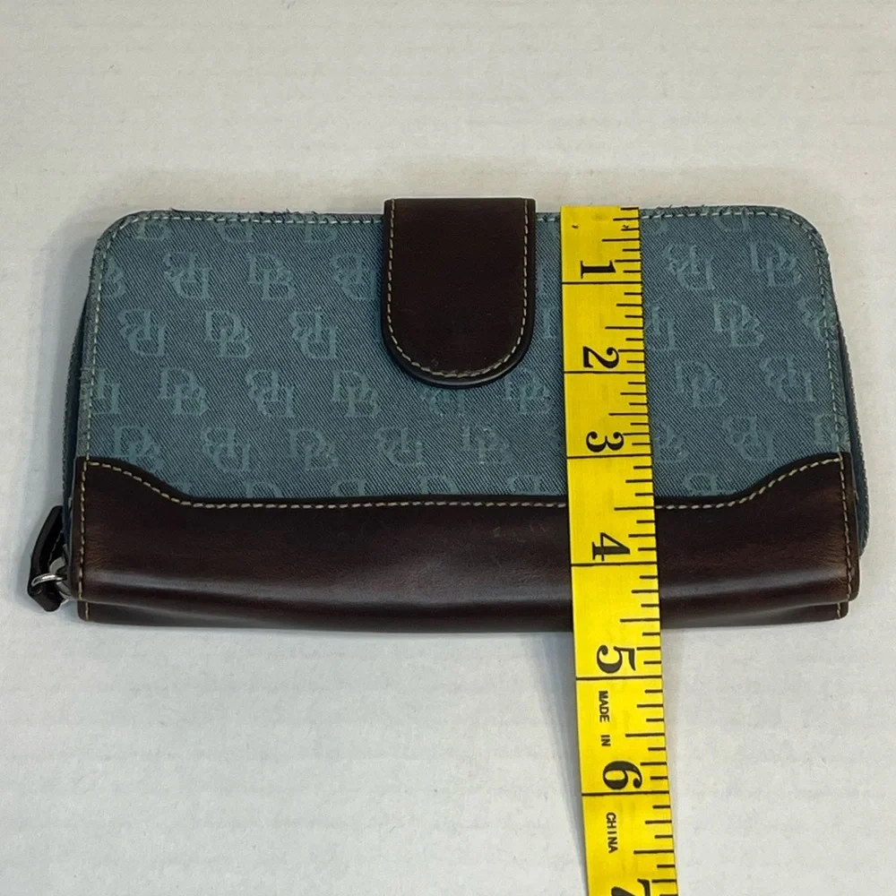 Dooney & Bourke Monogram‎ Canvas and leather checkbook wallet